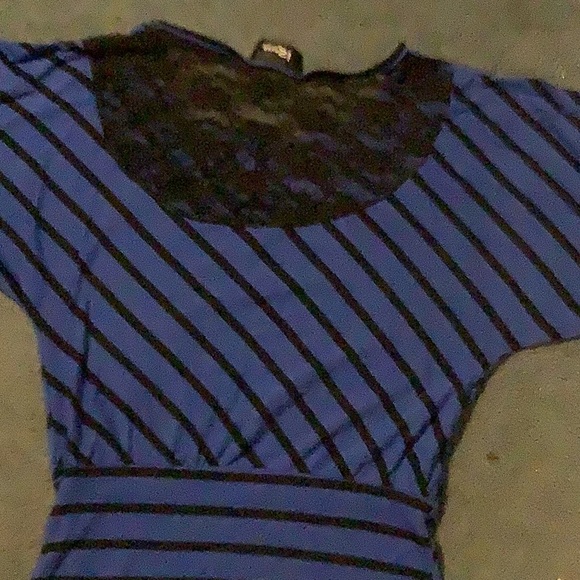 Iz byer shirt size small. - Picture 5 of 5